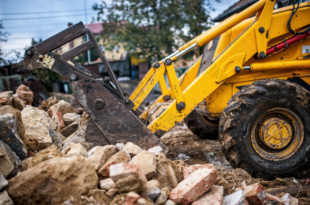 推土机装载拆卸碎片和混凝土废料<strong>回收</strong>建筑地盘