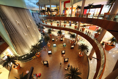 迪拜-4 月 18 日： 迪拜购物中心，其中一个最大的马内景