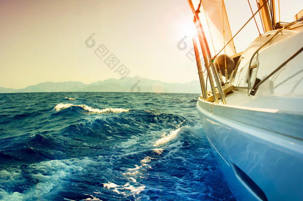 针对 sunset.sailboat.sepia 游艇帆船定了调子