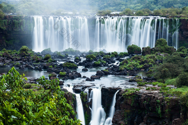 伊瓜苏瀑布，瀑布的世界，位于巴西和阿根廷边境的最多的系列查看从巴西边