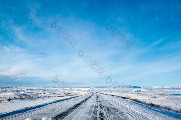 <strong>公路</strong> 1 冰岛。明确道路覆盖着雪和冰下德