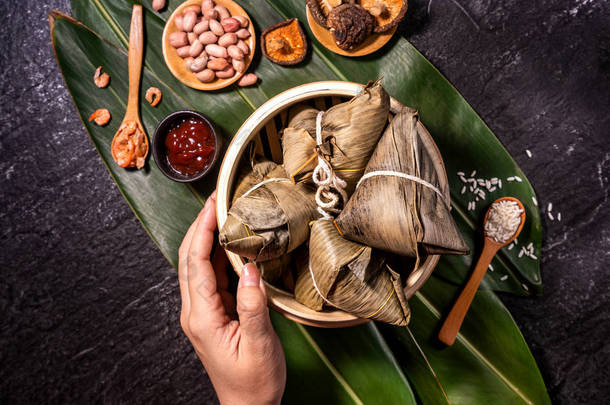 宗子,热腾腾的热腾腾的蒸饭饺子在蒸锅里. 近点，复制空间，龙舟端武节的亚洲名菜