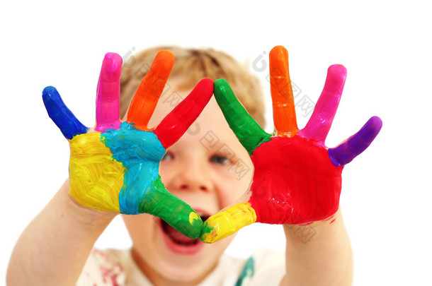 快乐的孩子被绘的双手