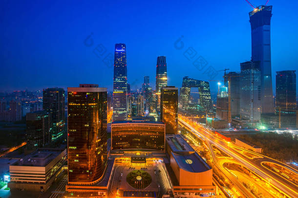 建设在北京城市的夜间时间, 北京, 中国, 这张照片可以用于城市景观, 中国, 城市, 亚洲, 城市, 和旅游的概念