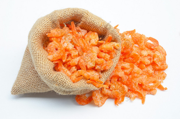 太阳晒干海鲜︰ 虾米，使亚洲美食上白色, 孤立组