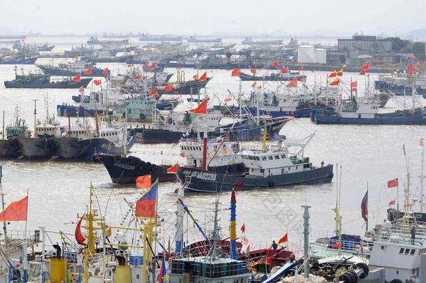 2017年9月17日，中国渔船从中国东部浙江省舟山市一个<strong>港口</strong>出发捕鱼