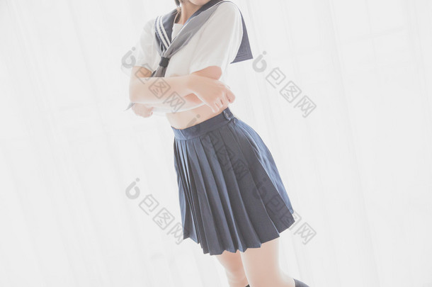 亚洲女<strong>学生穿校服</strong>