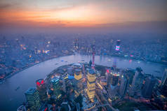 鸟瞰上海的落日余晖