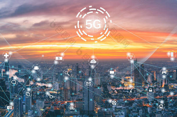 城市背景的5G<strong>网络</strong>。无线通信技术<strong>网络</strong>连接在智能城市的许多分支中工作.