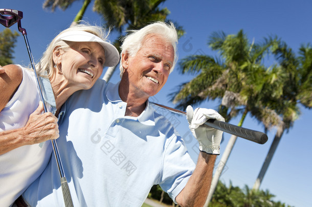 快乐老人 & 女人几打高尔夫球