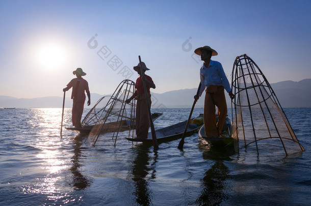 由网在缅甸的传统<strong>捕鱼</strong>