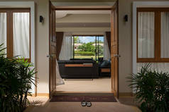舒适的酒店西服, 在热带度假胜地, 度假和旅游的开放的大门 
