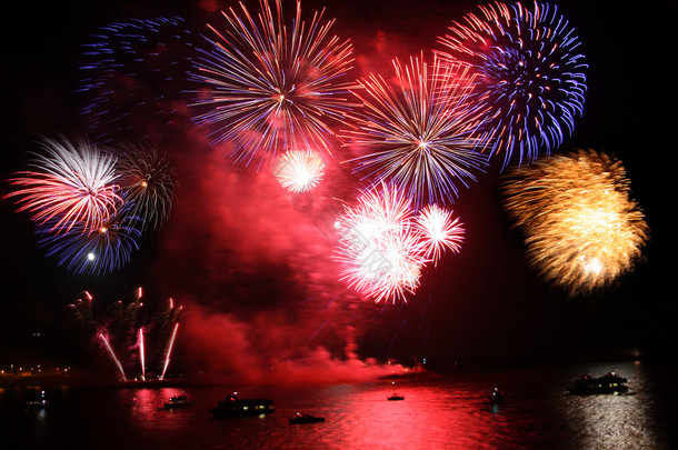 新的一年，在海烟花庆祝活动
