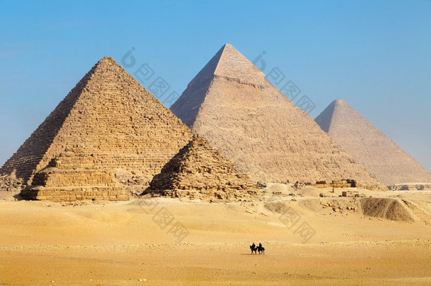 金字塔在埃及开罗市附近的视图