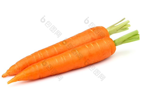 在白色背景上的<strong>两个</strong>胡萝卜