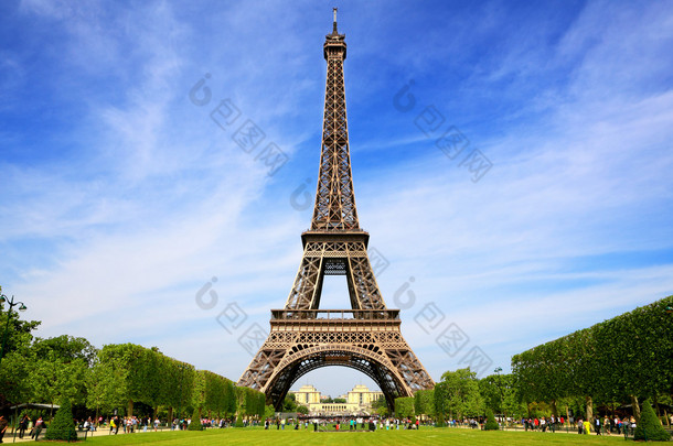 艾菲尔铁塔，巴黎的象征