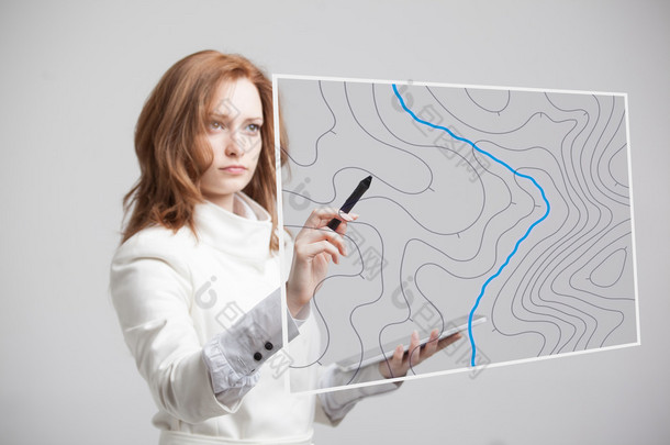 地理信息系统概念，未来派 Gis 界面透明屏幕上工作的女科学家.