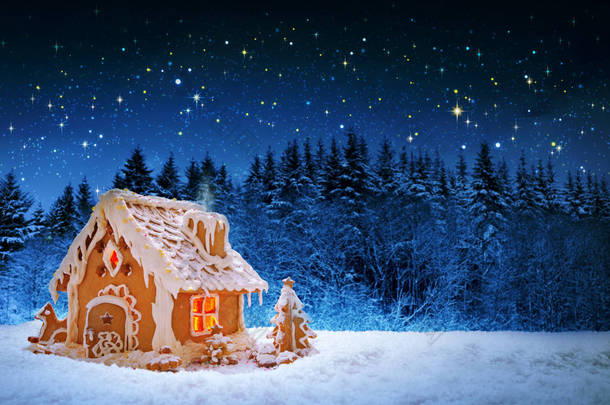 圣诞姜饼屋和满天星斗的天空.