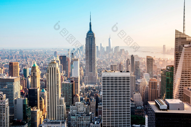 曼哈顿认为，从顶部的岩石。帝国大厦和更低的曼哈顿。纽约城.