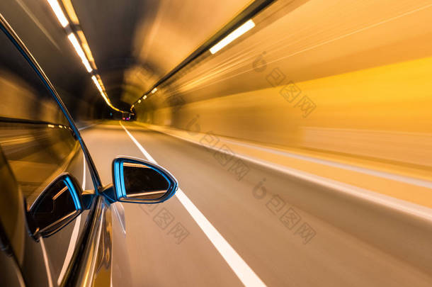 汽车驾驶与隧道运动模糊