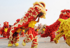 在游行中的中国舞狮