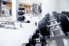 健身俱乐部重量训练设备健身房