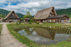 春时节日本的白川古村