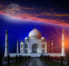 由光的满月在印度北方邦阿格拉的泰姬陵。这幅图像由美国国家航空航天局提供的元素.