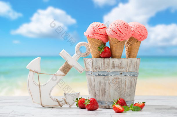 草莓水果<strong>冰淇淋</strong>