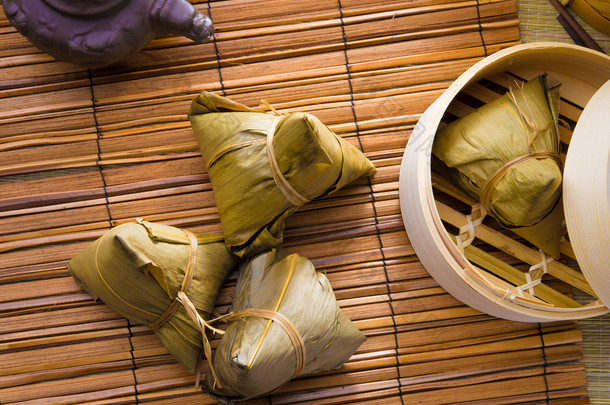 中国饺子，期间节日场合通常采取的粽子