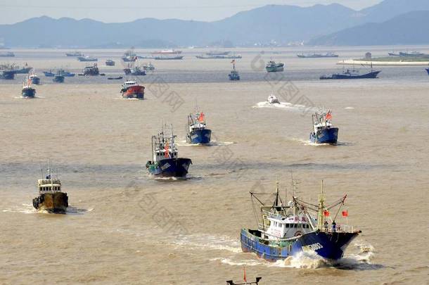 2017年9月17日，中国渔船从中国<strong>东部</strong>浙江省舟山市一个港口出发捕鱼