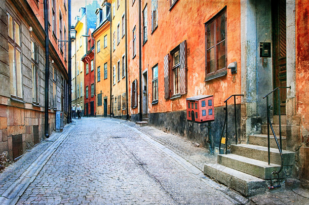 在斯德哥尔摩，瑞典古城迷人 colorfuk 大街上