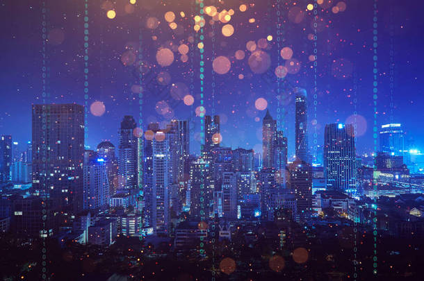 智能城市与无线网络和5g 连接技术。曼谷城市背景在晚上 .