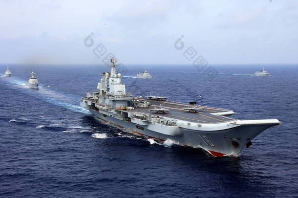 2018年4<strong>月</strong>18日，中国人民解放军海军的两架J-15战斗机准备从中国航空母舰