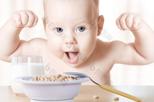 快乐宝贝餐: 麦片和牛奶。概念: <strong>健康食品</strong>使 ch