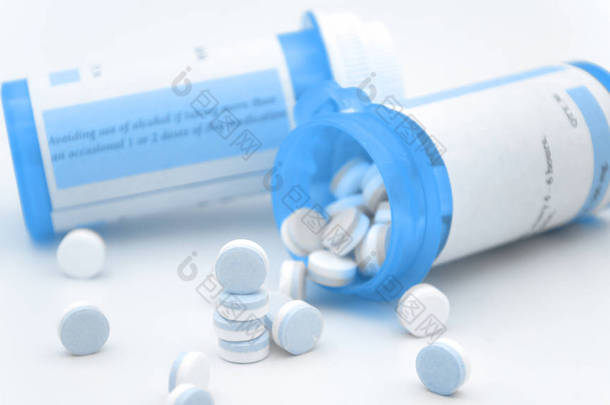 蓝色和白色普通压缩片剂中的对乙酰氨基酚 .
