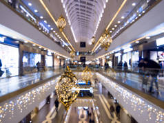 圣诞销售，购物中心，欢乐地装饰的时间。模糊的背景