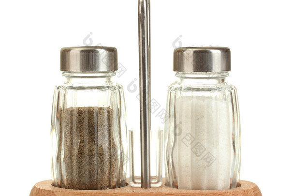盐和胡椒研磨机上白色隔离
