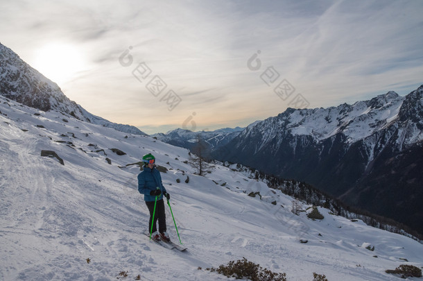 滑雪在法国夏蒙尼举行一些大地形