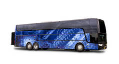 黑色旅游巴士与抽象的蓝色背景说明新的 t