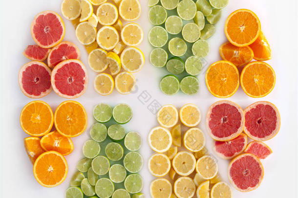 许多水果的形状的柑橘切片包括橘子, <strong>葡萄柚</strong>, 柠檬和石灰