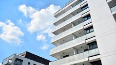 现代欧洲住宅公寓楼季度。抽象建筑，现代城市几何的碎片.