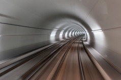 真正的隧道，以高速度