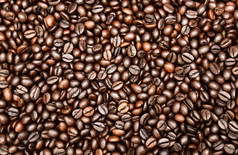 烤咖啡豆的特写照片。烤咖啡豆质地，背景和壁纸.