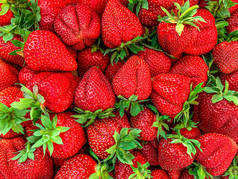 草莓。水果夏季背景。成熟的新鲜草莓贝里