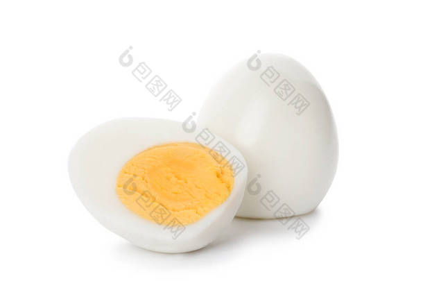 切片和整个煮鸡蛋在白色背景