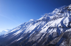 高山在夏日时光.