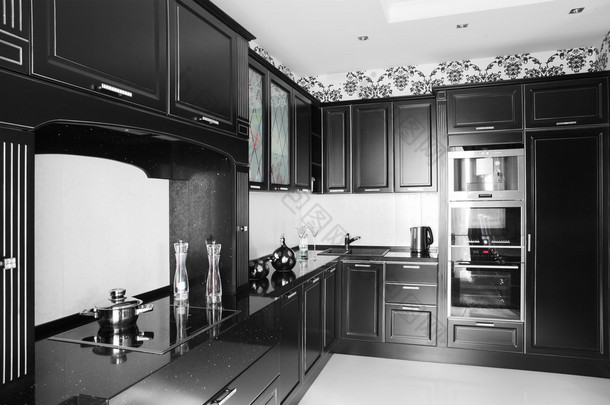 黑色和白色现代厨房与时尚<strong>家具</strong>