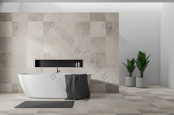 时尚的浴室内部有白色和米色的瓷砖墙, 白色浴缸, 上面挂着灰色毛巾和灰色地毯。3d 渲染