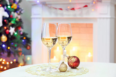 两只香槟玻璃杯圣诞装饰  